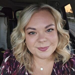 Meet your Posher, Apryl